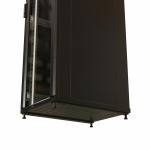 WRline Шкаф напольный 19-дюймовый, 22U, 1166x600х800 мм (ВхШхГ), передняя стеклянная дверь со стальными перфорированными боковинами, задняя дверь спло WRline Шкаф напольный 19-дюймовый, 22U, 1166x600х800 мм (ВхШхГ), передняя стеклянная дверь со стальными перфорированными боковинами, задняя дверь спло