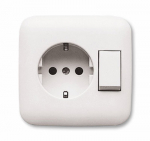 Блок комбинир-ый cкрыт. установки, перекл. на 2 направления, клавишный/кнопочный 1 розетка с З/К 10А 250В пластик белый IP21 ABB _ Блок комбинир-ый cкрыт. установки, перекл. на 2 направления, клавишный/кнопочный 1 розетка с З/К 10А 250В пластик белый IP21 ABB _
