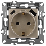 Розетка ЭРА Серия 12 12-4108-04 2P+E 16A-250В со шторками с USB type-A+C 5В-3А шампань Розетка ЭРА Серия 12 12-4108-04 2P+E 16A-250В со шторками с USB type-A+C 5В-3А шампань