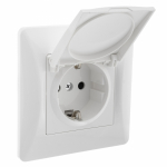 GUSI Ugra Розетка  с  крышкой, с  боковым заземляющим контактом (БЗК) c защитой  от  проникновения (ЗП), совместима  для проводов  и  кабелей  с  токо