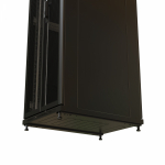 WRline Шкаф напольный 19-дюймовый, 32U, 1610x600х1000 мм (ВхШхГ), передняя и задняя распашные перфорированные двери (75%), цвет черный (RAL 9004) (раз WRline Шкаф напольный 19-дюймовый, 32U, 1610x600х1000 мм (ВхШхГ), передняя и задняя распашные перфорированные двери (75%), цвет черный (RAL 9004) (раз