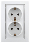 Розетка Intro Plano 1Э-208-01 с заземлением двойная 2X2P+E Schuko со шторками, 16А-250В, IP20, СУ, б.л., белый Розетка Intro Plano 1Э-208-01 с заземлением двойная 2X2P+E Schuko со шторками, 16А-250В, IP20, СУ, б.л., белый